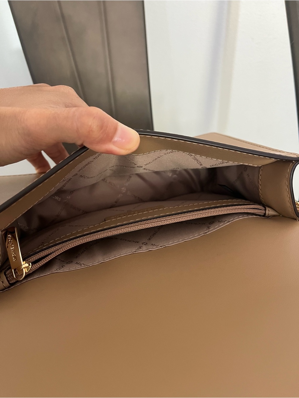 Michael Kors Beige Taupe Crossbody with Chain Strap - Picture 4 of 5